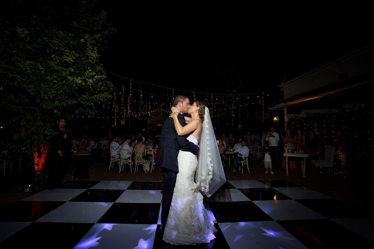 Maria &amp; RodrigoBaja Resolución355