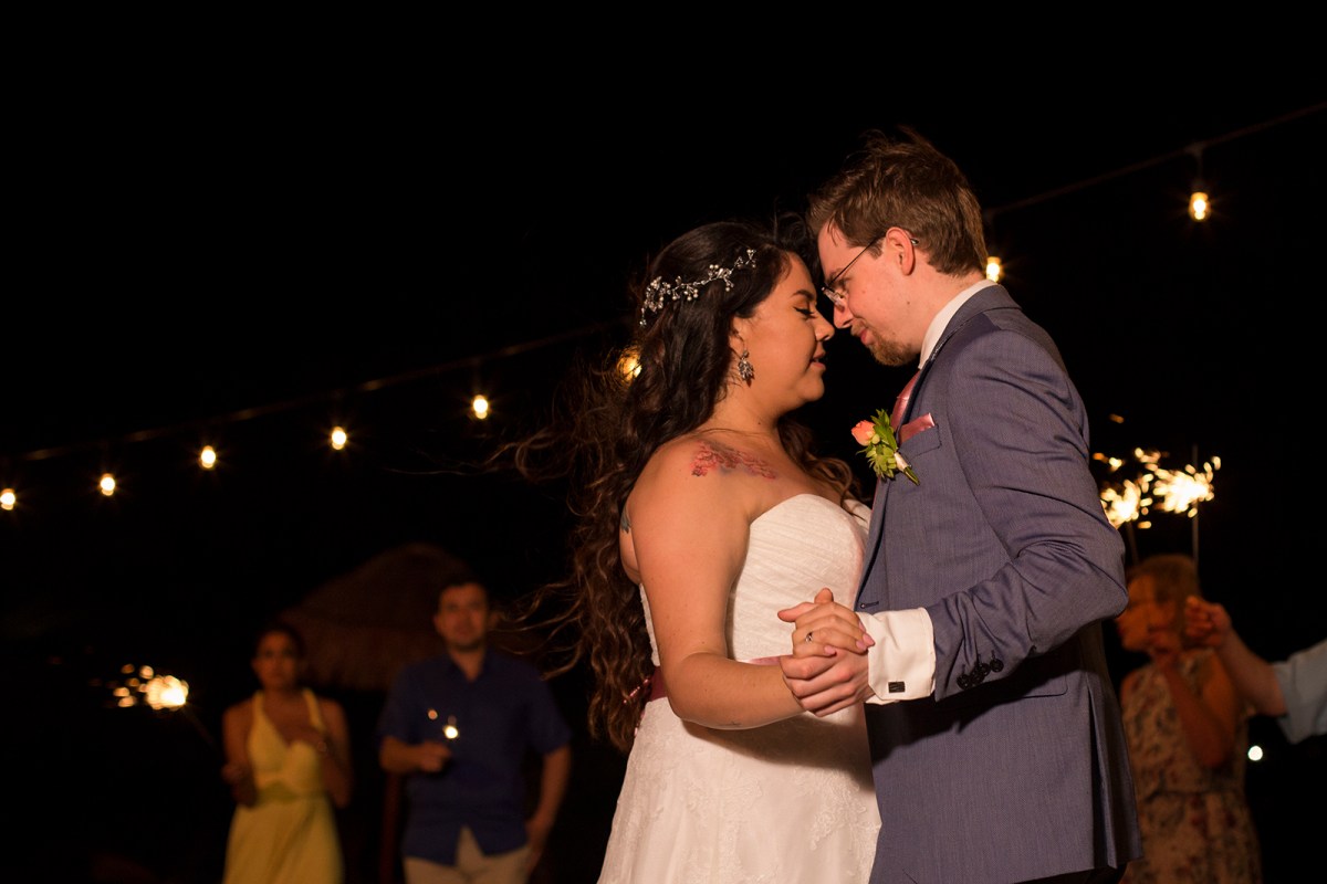 Eli & Daniel Baja resolución 305