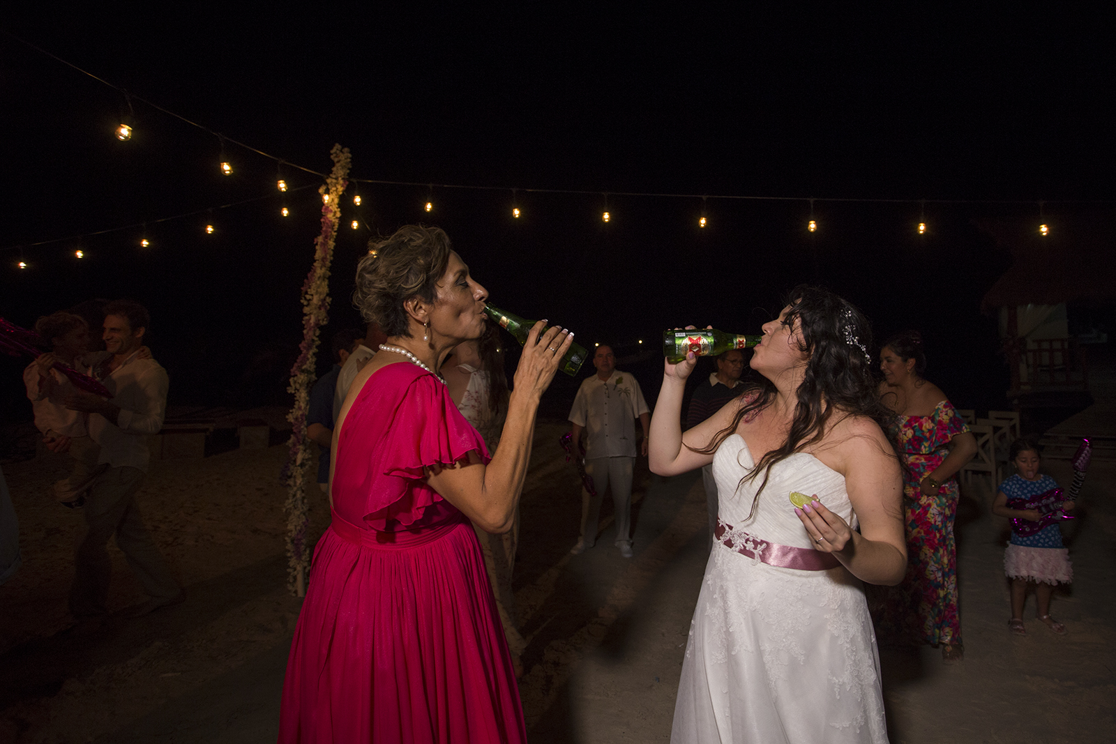 Eli &amp; Daniel Baja resolución 366